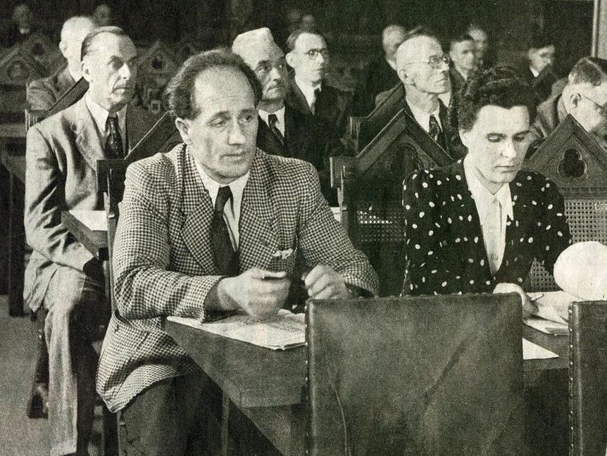 Foto: Staatliche Schlösser und Gärten Baden-Württemberg, Stephan Kohls Kloster und Schloss Bebenhausen, Parlamentarier im Plenarsaal des Winterrefektoriums im Kloster Bebenhausen