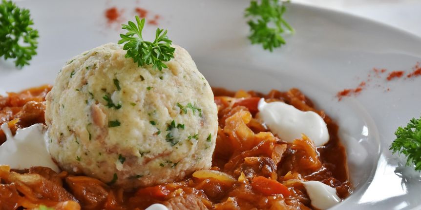 Rehgulasch in Glühweinsauce