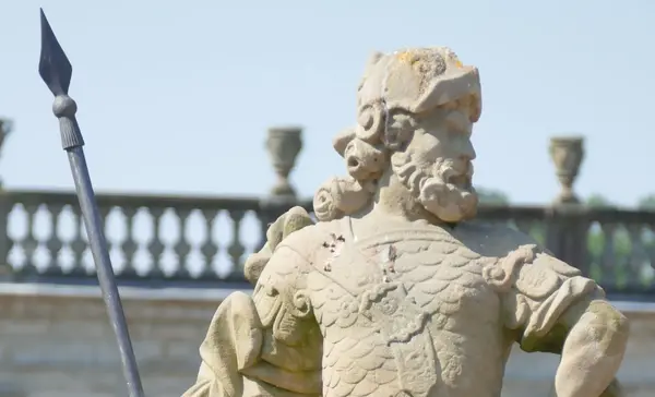 Schloss und Schlossgarten Weikersheim, Figur im Schlossgarten