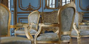Stühle in Schloss Solitude