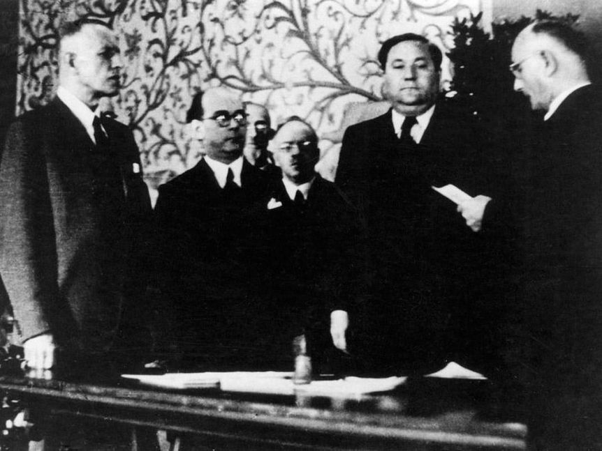 Vereidigung der Regierung Württemberg-Hohenzollerns im Kloster und Schloss Bebenhausen, 1947, Scan: Landesmedienzentrum Baden-Württemberg Vereidigung der Regierung Württemberg-Hohenzollerns im Kloster und Schloss Bebenhausen, 1947, Scan: Landesmedienzentrum Baden-Württemberg